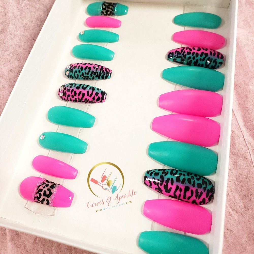 *Leona* - Reusable Press-on Nails
